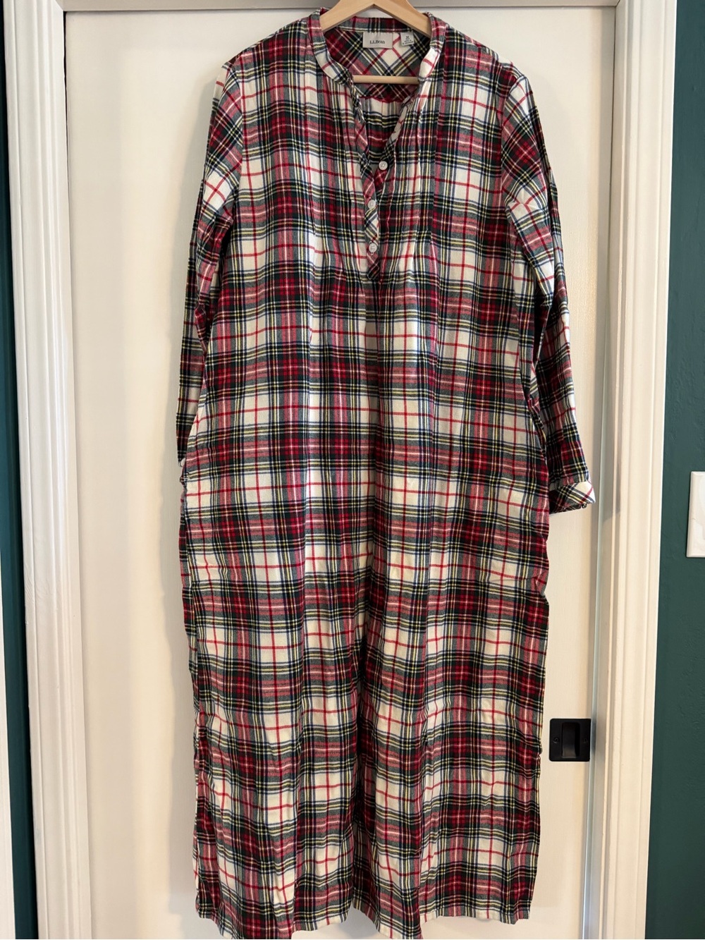 LL Bean Women's Scotch Plaid Flannel Nightgown, red & green size Medium